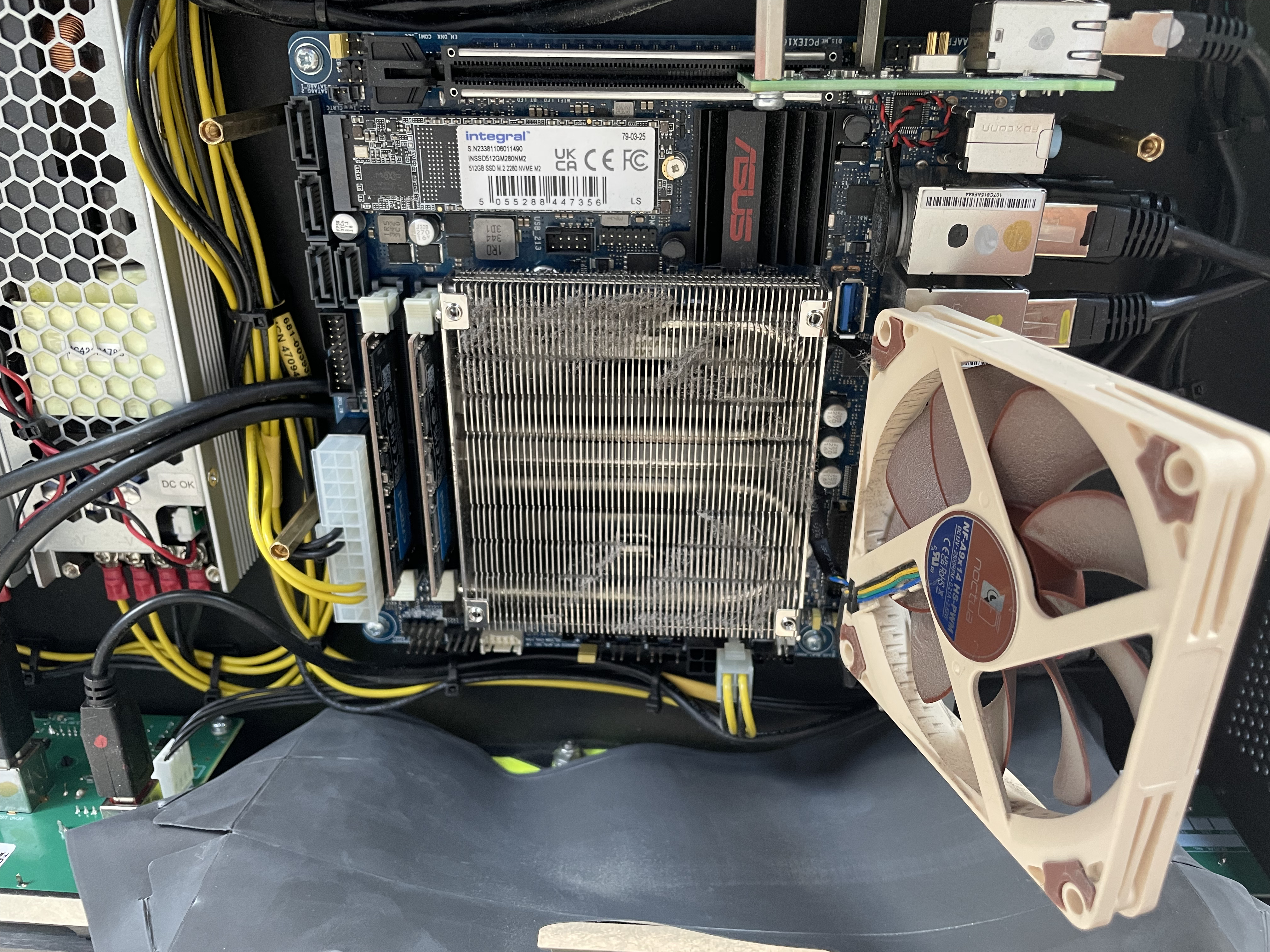Dust build-up on the exposed CPU heatsink fins